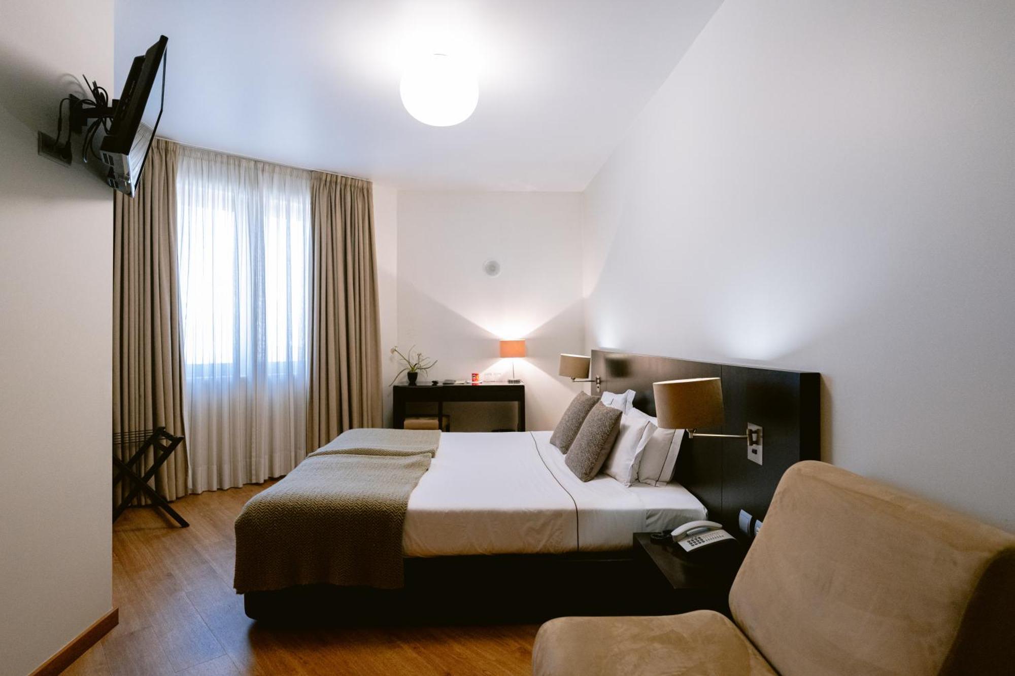กอนเด ดาเกดา Hotel อาเกดา ภายนอก รูปภาพ